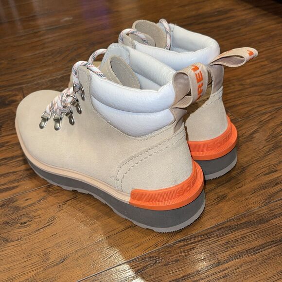 New Sorel Women's SIZE 7.5 Hi-Line Waterproof Hiker Boots - Picture 2 of 8